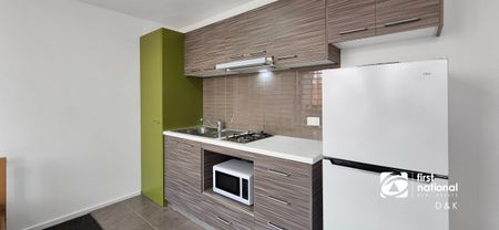 Furnished Studio Apartment – Prime North Melbourne Location - Photo 3