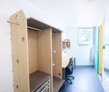 Furnished Single Bedroom - Photo 4