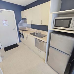 Studio apartment on The Terrace - Photo 2