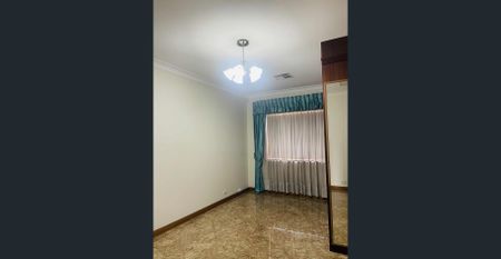 Modern four-bedroom family home for rent in the sought-after suburb of St Andrews. - Photo 3