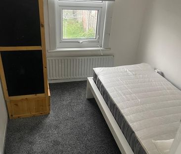 Room in a Shared House, The Drive, CR7 - Photo 6