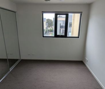 Modern & Spacious 2-Bed, 2-Bath Apartment with Secure Parking - Photo 1