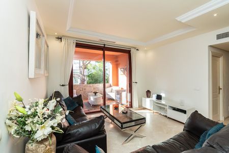 927239 - Apartment For rent in Elviria Playa, Marbella, Málaga, Spain - Photo 5