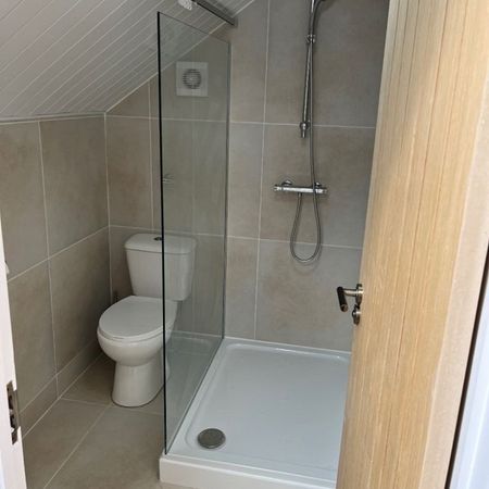 Room in a Shared House, Sandringham Road, IG11 - Photo 3