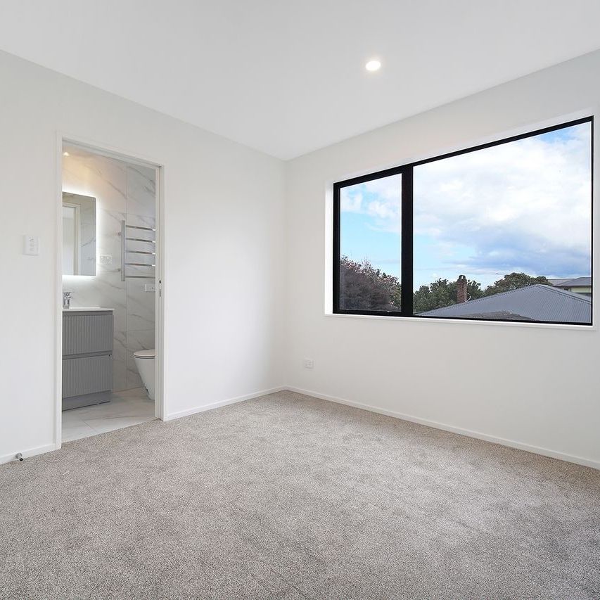 Brand-New 2-Bedroom Townhouse in Onehunga - Photo 1