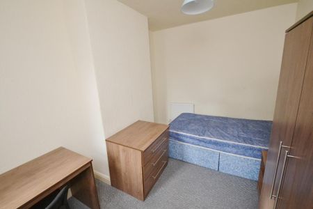 4 bedroom terraced house to rent - Photo 5