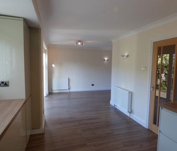 3 bedroom semi-detached house to rent - Photo 2