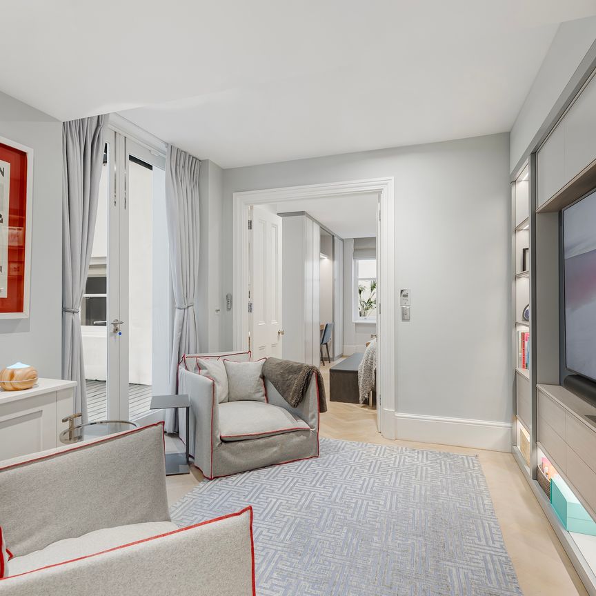 An Elegant Two-Bedroom Apartment in the Heart of South Kensington - Photo 1