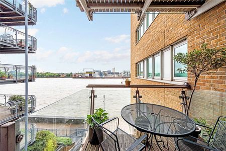 A bright one bedroom apartment situated within this desirable river fronted development, located in West Wapping. - Photo 3
