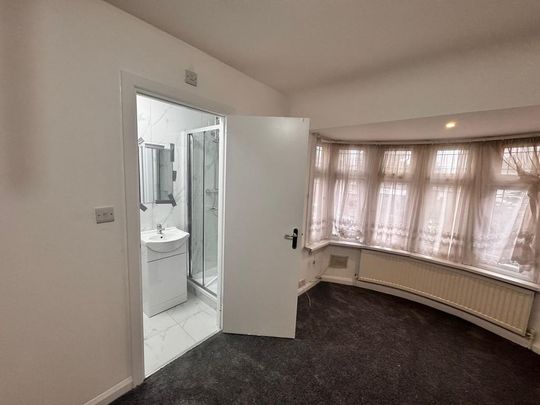 6 bedroom semi-detached house to rent - Photo 1