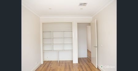 TOP FLOOR APARTMENT! - Photo 2