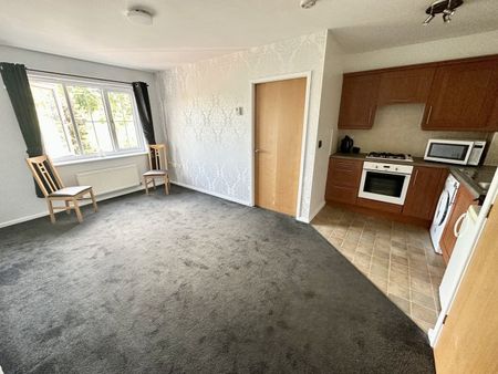 St. Matthews Close, Renishaw, S21 - Photo 3