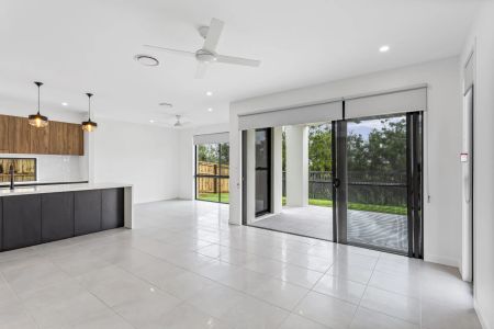 New new 5 bedroom home in Newport. Contact Julie Sykes 0438 050 110 - Photo 5