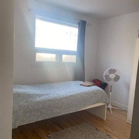 4 1/2 Quartier Limoilou- disponible immédiatement - Photo 3