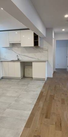 New bright spacious 4 1/2 near Downtown CHUM - Photo 1