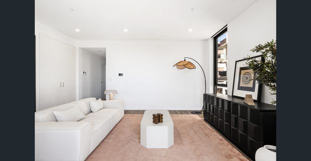 NEAR NEW 1 BEDROOM WITH RESORT AMENITIES, 100M TO GREEN SQUARE STATION. - Photo 1