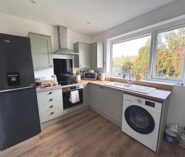2 bedroom semi-detached bungalow to rent - Photo 4