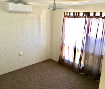 FULLY AIR CONDITIONED FAMILY HOME - Photo 4