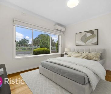 “Prime location!” - Photo 6