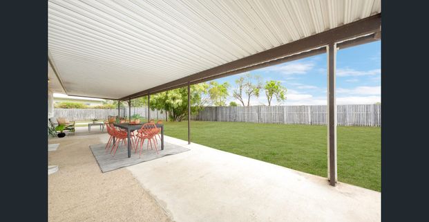 Perfectly Positioned Family Home - Photo 1