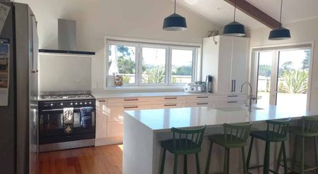 Elevated Country Views ** 3 minutes from Motorway - Photo 5