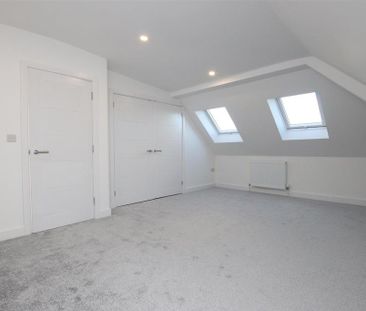 4 bedroom semi-detached house to rent - Photo 4