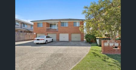 Freshly Updated Three-Bedroom Unit in Prime Coastal Location - Photo 4