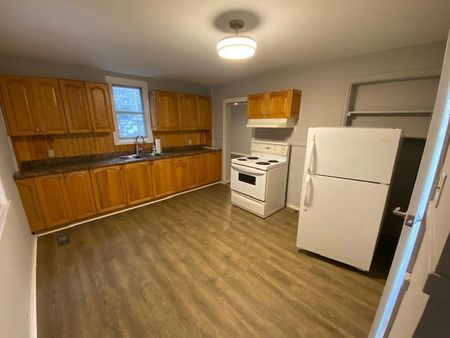 823 Montreal St - Unit 2 - Photo 4