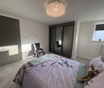 3 bedroom flat to rent - Photo 4