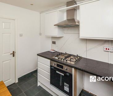 Flat to rent - Peckham Park Road, London, SE15 - Photo 4