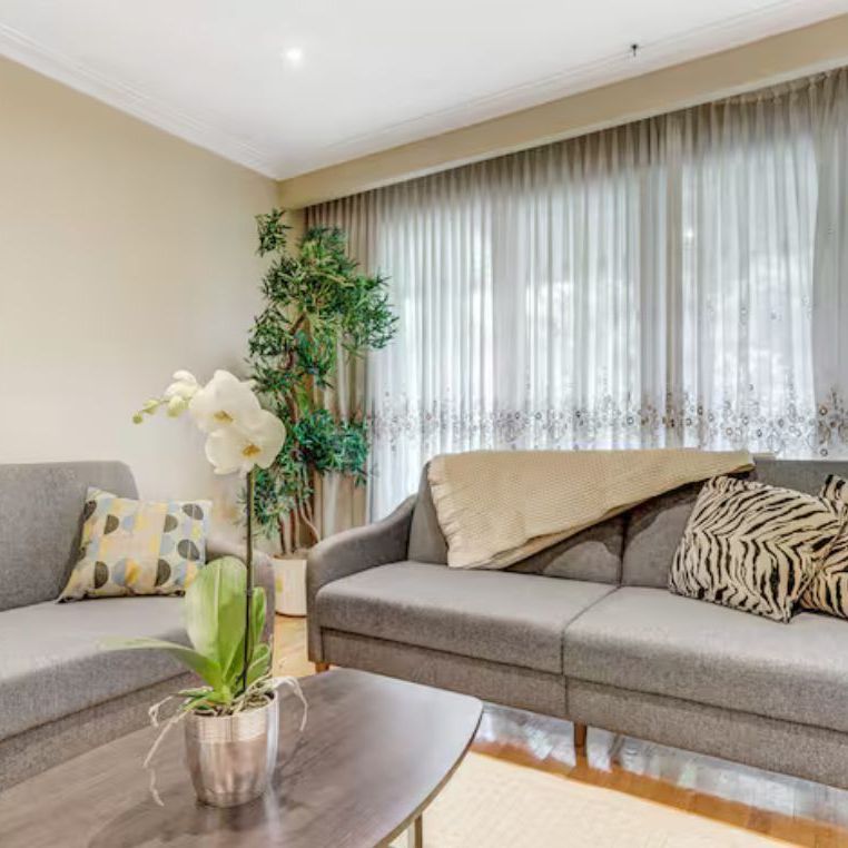 For Lease - 8 Kersey Crescent, Richmond Hill, Ontario - Photo 1