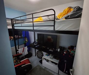 3 Bed Flat, Wellow Close, SO18 - Photo 3