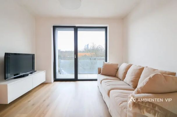 Pronájem nadstandardního vybaveného bytu 3+kk s balkónem a možností parkování přímo u domu - Photo 1