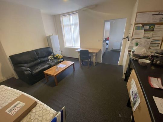 1 bedroom in a house share to rent - Photo 1