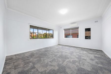 Family Home With Multiple Living Spaces - Photo 2