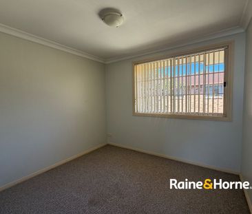 Neat & Low-Maintenance Townhouse in Convenient Location - Photo 5