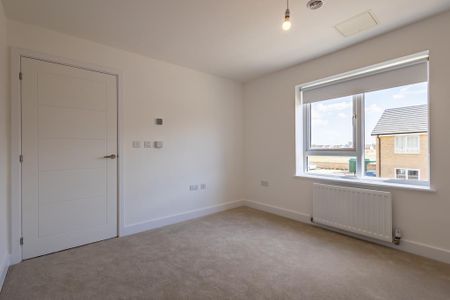 5 bedroom semi-detached house to rent - Photo 3