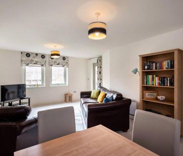 2 bedroom flat to rent - Photo 2