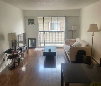 Great location - VCC Broadway. Balcony and spacious layout. - Photo 2