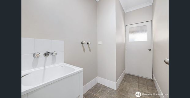 3 bedder family home is available now for rent - Photo 1