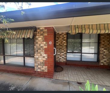 Well-Located Two Bedroom Unit Close to All Amenities! - Photo 2