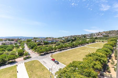 Piso de alquiler en Joan Miro, Finestrelles - Photo 3