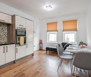 3 bedroom flat to rent - Photo 3