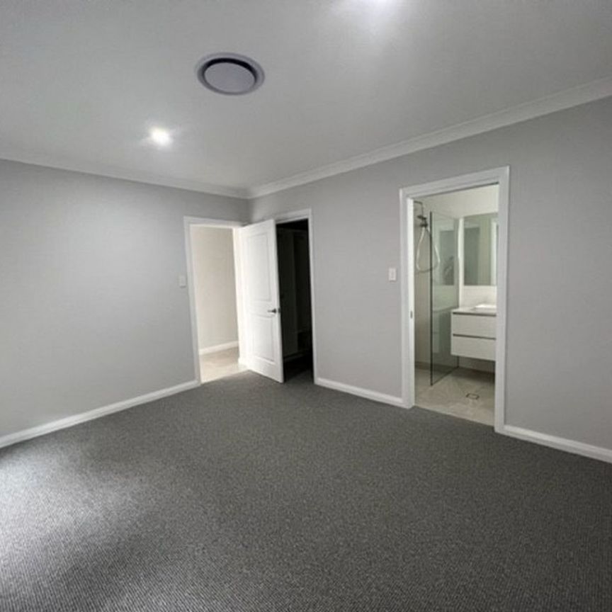 Executive Style Villa in North - Photo 1