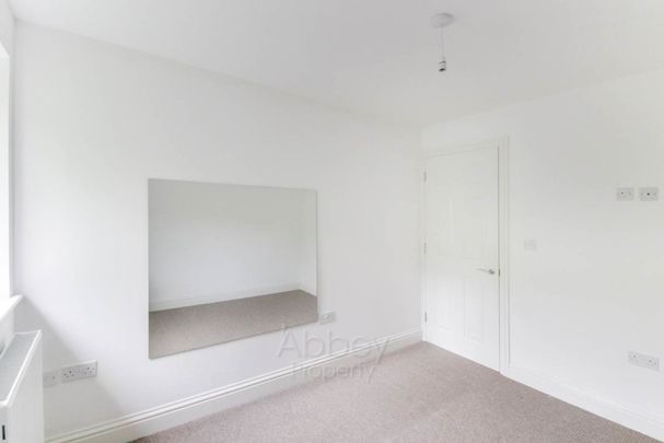 Mulberry Close - Near Town Centre - LU1 1BZ - Photo 1