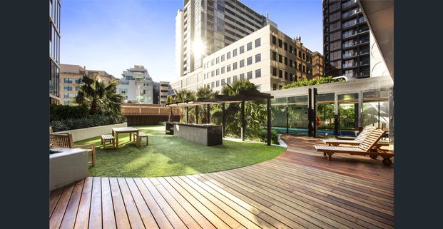 Stunning Two Bed Apartment on Level 16 with Bay Views! - Photo 1