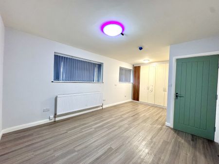 Cygnet Avenue, Greater London, TW14 - Photo 5