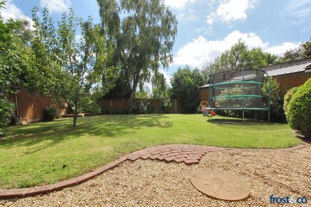 3 bedroom detached bungalow to rent - Photo 3