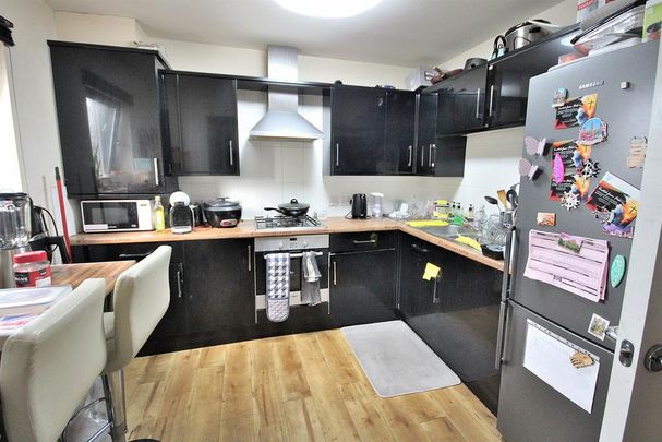 4 bedroom flat to rent - Photo 1