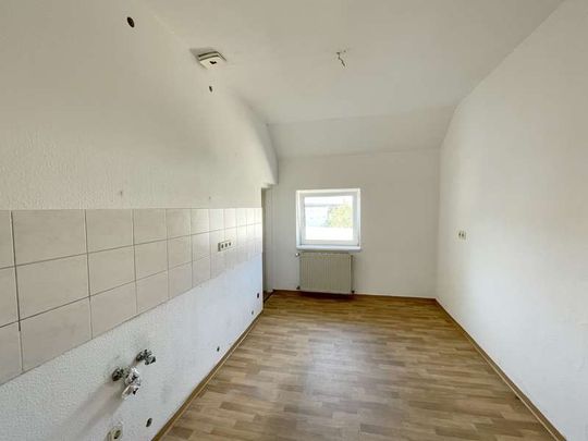 **Charmante Dachgeschosswohnung im Herzen von Halle – 4 Zimmer mit Blick über die Stadt** - Photo 1